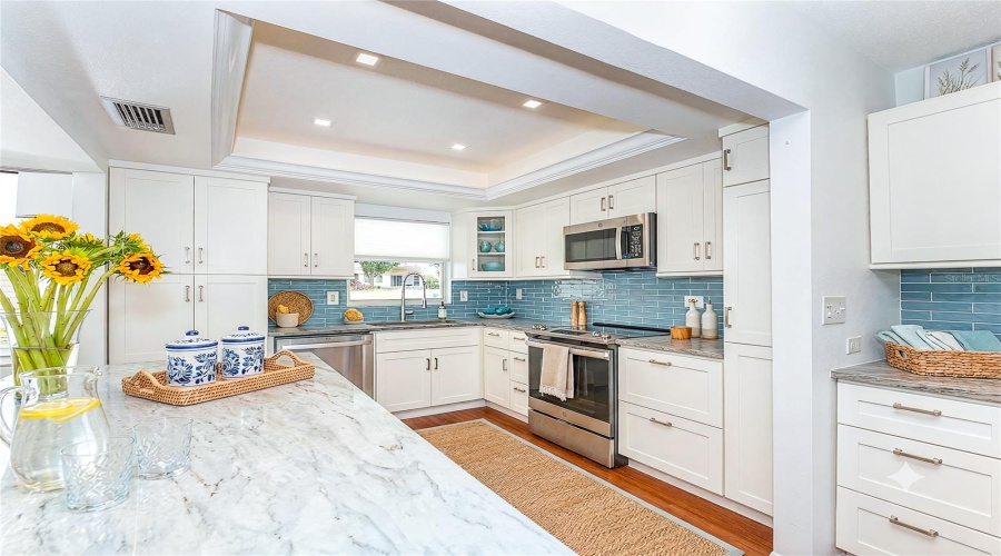 Sarasota, Florida 34231, 2 Bedroom Bedrooms, ,2 Bathroombathrooms,Residential,For Sale,Riverbluff,0,Mfra4697397