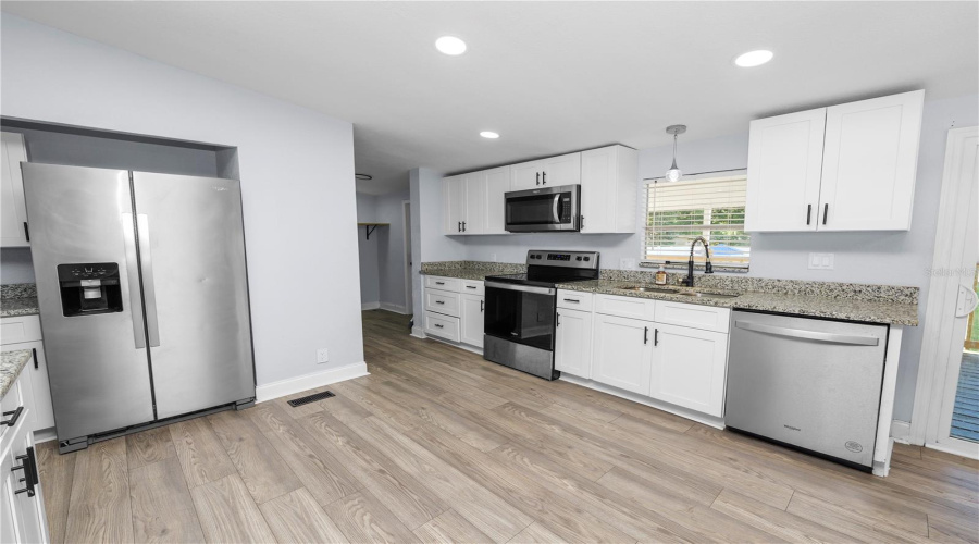 Lakeland, Florida 33810, 4 Bedroom Bedrooms, ,2 Bathroombathrooms,Residential,For Sale,Rollinglen,0,Mfrl4963020