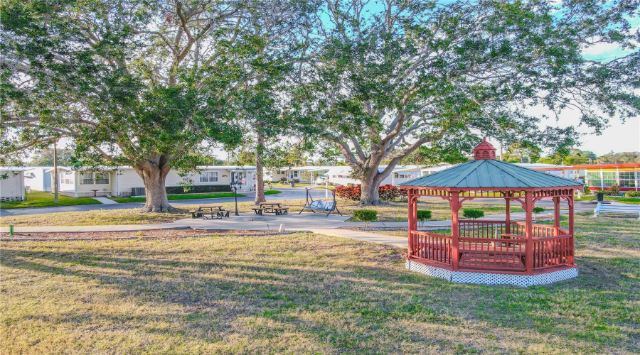 Largo, Florida 33773, 2 Bedroom Bedrooms, ,2 Bathroombathrooms,Residential,For Sale,Magnolia,0,Mfrtb8452306