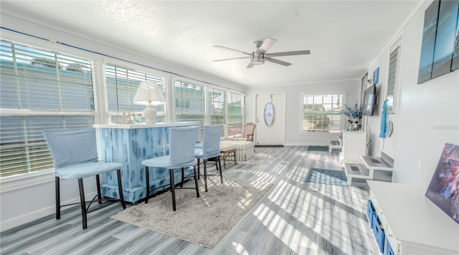 Screened Entry/Porch