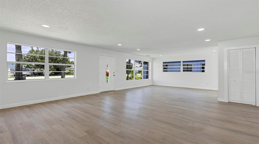 Daytona Beach, Florida 32118, 2 Bedroom Bedrooms, ,2 Bathroombathrooms,Residential,For Sale,Williams,0,Mfro6432441