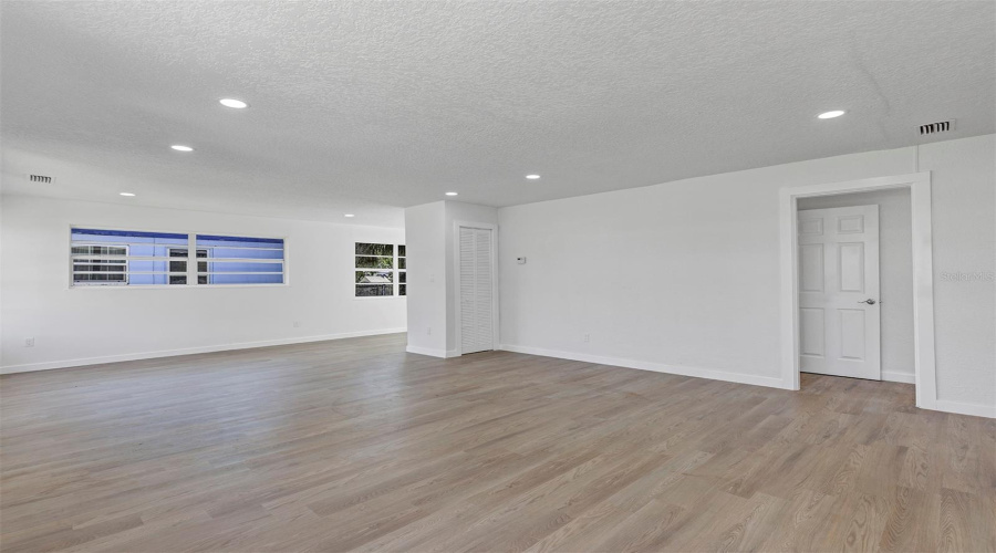 Daytona Beach, Florida 32118, 2 Bedroom Bedrooms, ,2 Bathroombathrooms,Residential,For Sale,Williams,0,Mfro6432441