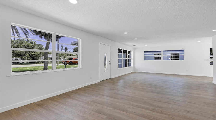 Daytona Beach, Florida 32118, 2 Bedroom Bedrooms, ,2 Bathroombathrooms,Residential,For Sale,Williams,0,Mfro6432441