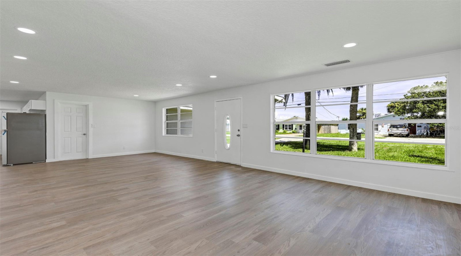 Daytona Beach, Florida 32118, 2 Bedroom Bedrooms, ,2 Bathroombathrooms,Residential,For Sale,Williams,0,Mfro6432441
