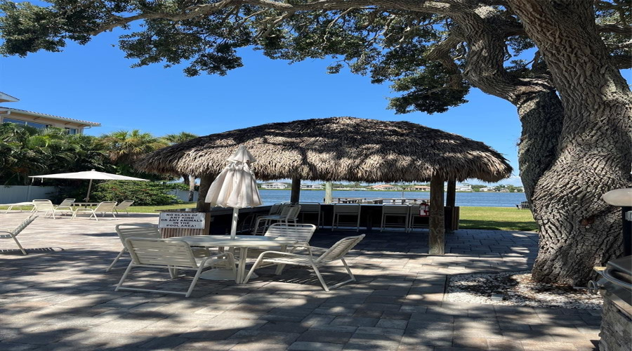 Sarasota, Florida 34242, 2 Bedroom Bedrooms, ,1 Bathroombathrooms,Residential,For Sale,Midnight Pass,0,Mfra4702729