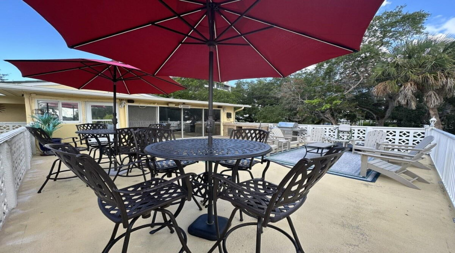 Entertain Your Guests In This Fun Private Space Overlooking The Bay!