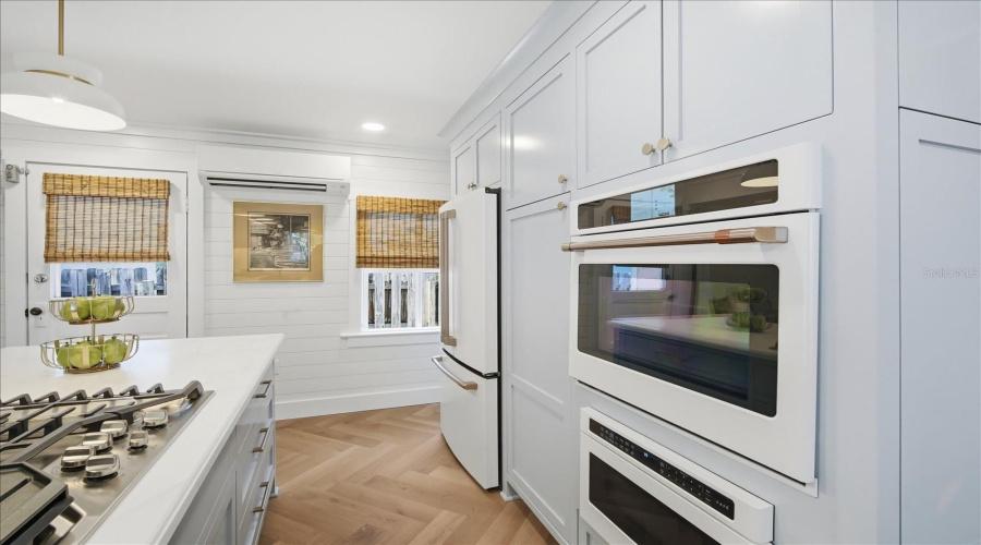 Holmes Beach, Florida 34217, 2 Bedroom Bedrooms, ,2 Bathroombathrooms,Residential,For Sale,Gulf,0,Mfra4684724
