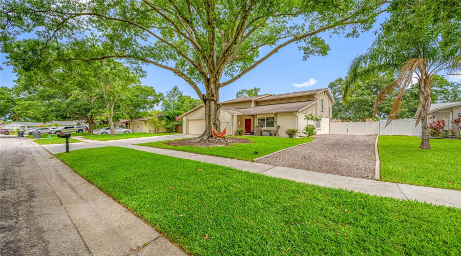 Tampa, Florida 33624, 4 Bedroom Bedrooms, ,2 Bathroombathrooms,Residential,For Sale,Hound Horn,0,Mfrtb8516623