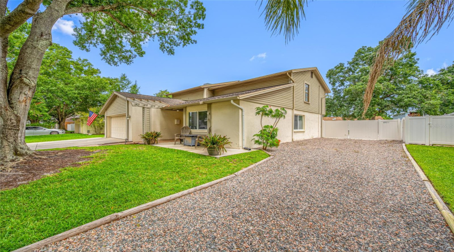 Tampa, Florida 33624, 4 Bedroom Bedrooms, ,2 Bathroombathrooms,Residential,For Sale,Hound Horn,0,Mfrtb8516623