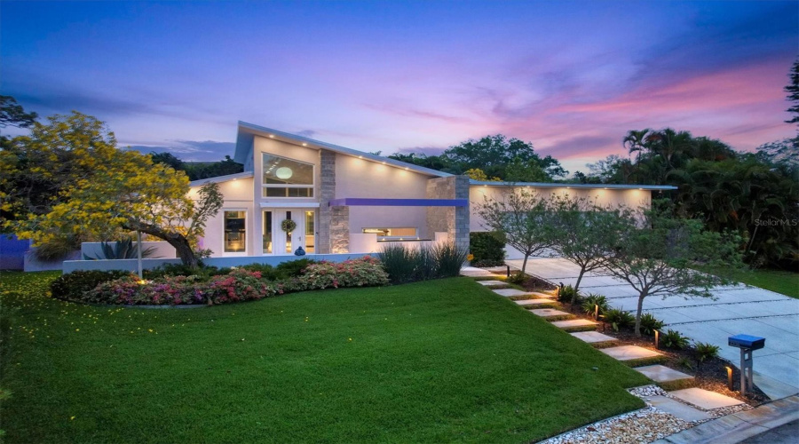 Sarasota, Florida 34231, 3 Bedroom Bedrooms, ,3 Bathroombathrooms,Residential,For Sale,Eastbrook,0,Mfra4701375
