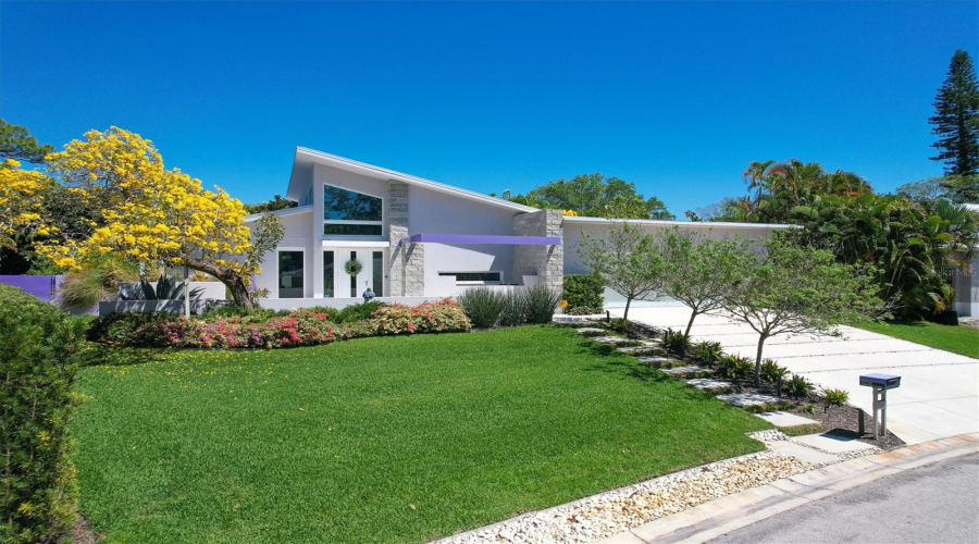 Sarasota, Florida 34231, 3 Bedroom Bedrooms, ,3 Bathroombathrooms,Residential,For Sale,Eastbrook,0,Mfra4701375