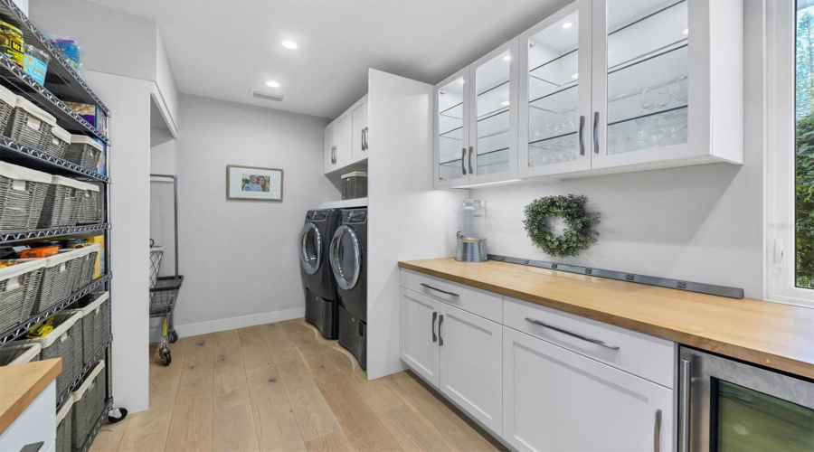Sarasota, Florida 34231, 3 Bedroom Bedrooms, ,3 Bathroombathrooms,Residential,For Sale,Eastbrook,0,Mfra4701375