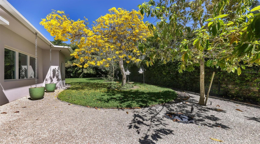 Sarasota, Florida 34231, 3 Bedroom Bedrooms, ,3 Bathroombathrooms,Residential,For Sale,Eastbrook,0,Mfra4701375