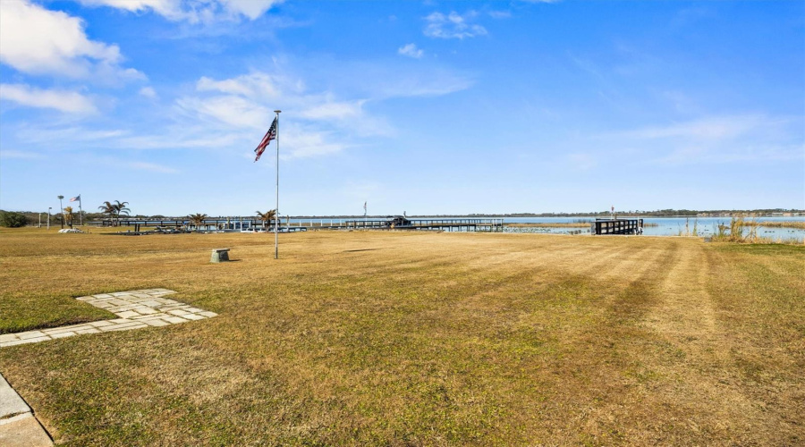 Back Yard/Lake Henry /Dock