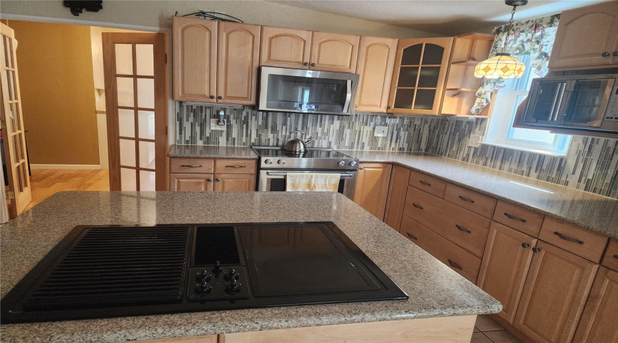 Kitchen Middle Cook  Area ...Can Be A Grill Or Make The Grill Burners Like On The Stove