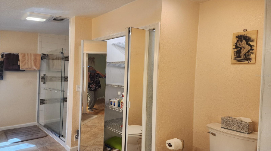Master Bath With Mirrored Linen Closet