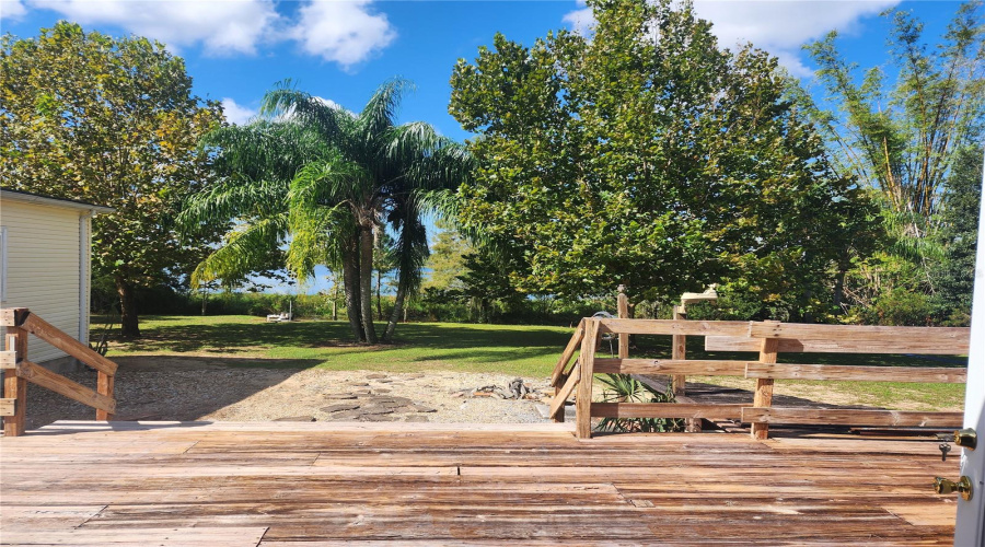 Rear Deck Area Overlooking The Lake