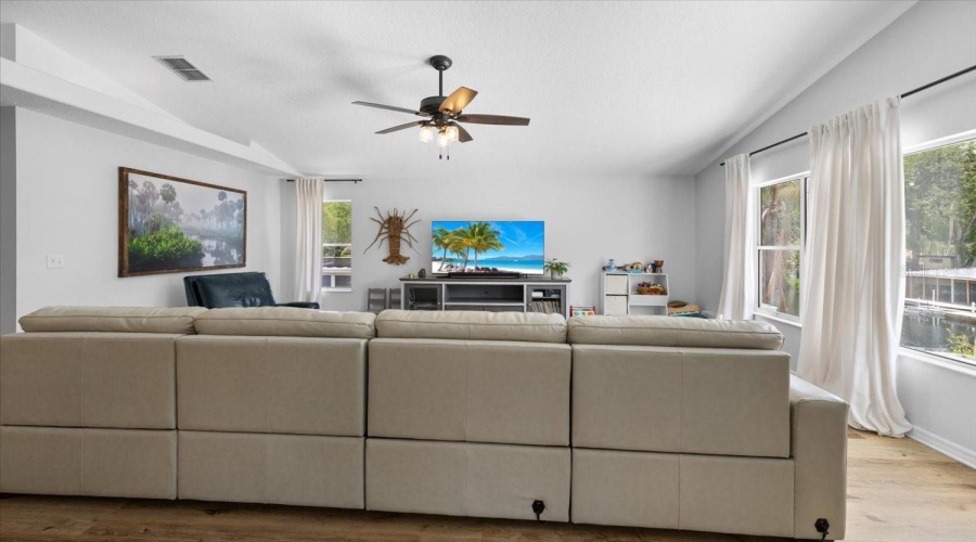 Weeki Wachee, Florida 34607, 2 Bedroom Bedrooms, ,3 Bathroombathrooms,Residential,For Sale,Aberdeen,0,Mfrtb8512787