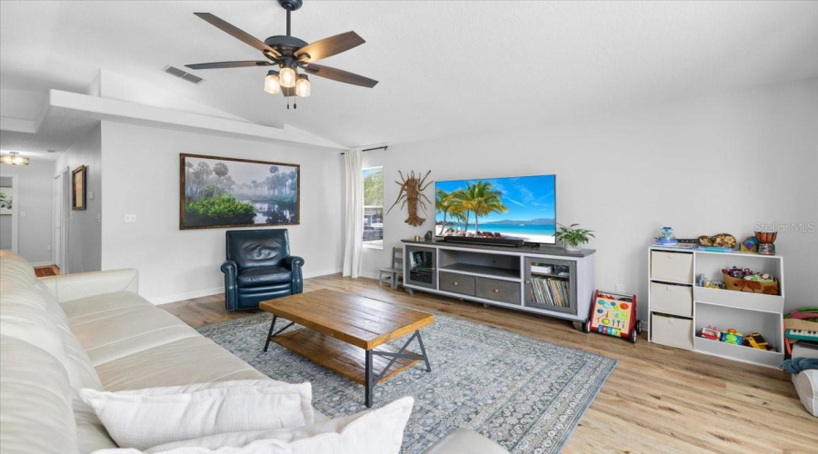 Weeki Wachee, Florida 34607, 2 Bedroom Bedrooms, ,3 Bathroombathrooms,Residential,For Sale,Aberdeen,0,Mfrtb8512787