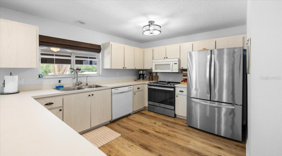 Weeki Wachee, Florida 34607, 2 Bedroom Bedrooms, ,3 Bathroombathrooms,Residential,For Sale,Aberdeen,0,Mfrtb8512787