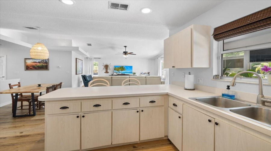 Weeki Wachee, Florida 34607, 2 Bedroom Bedrooms, ,3 Bathroombathrooms,Residential,For Sale,Aberdeen,0,Mfrtb8512787