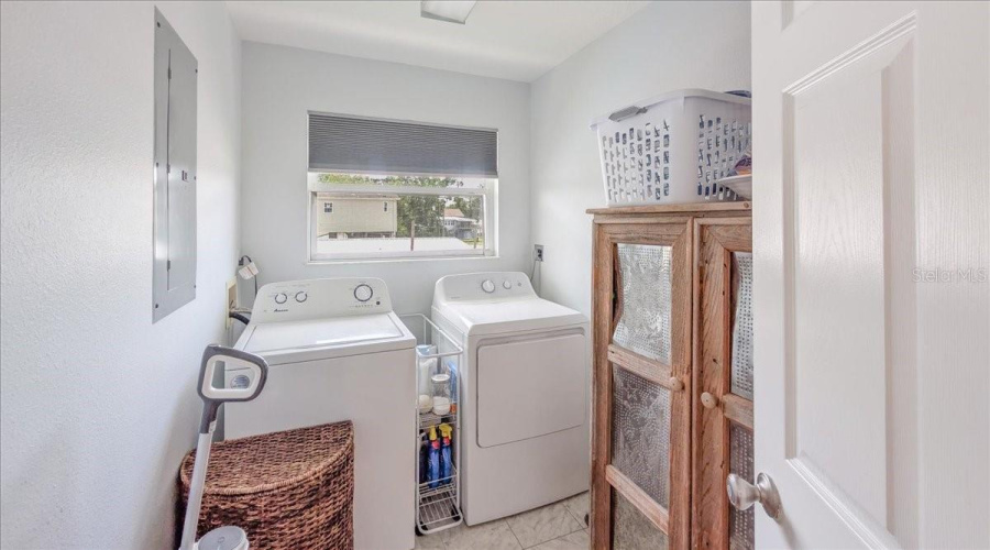 Weeki Wachee, Florida 34607, 2 Bedroom Bedrooms, ,3 Bathroombathrooms,Residential,For Sale,Aberdeen,0,Mfrtb8512787