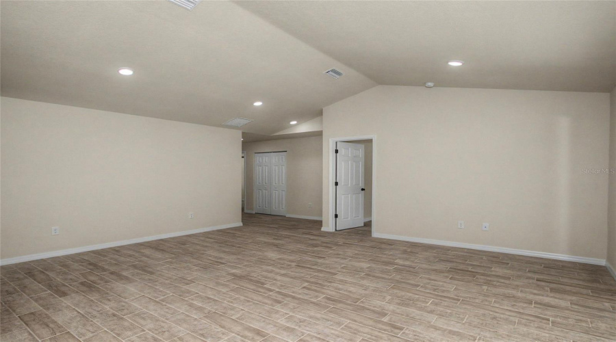 Ocala, Florida 34480, 3 Bedroom Bedrooms, ,2 Bathroombathrooms,Residential,For Sale,81St,0,Mfrtb8526816
