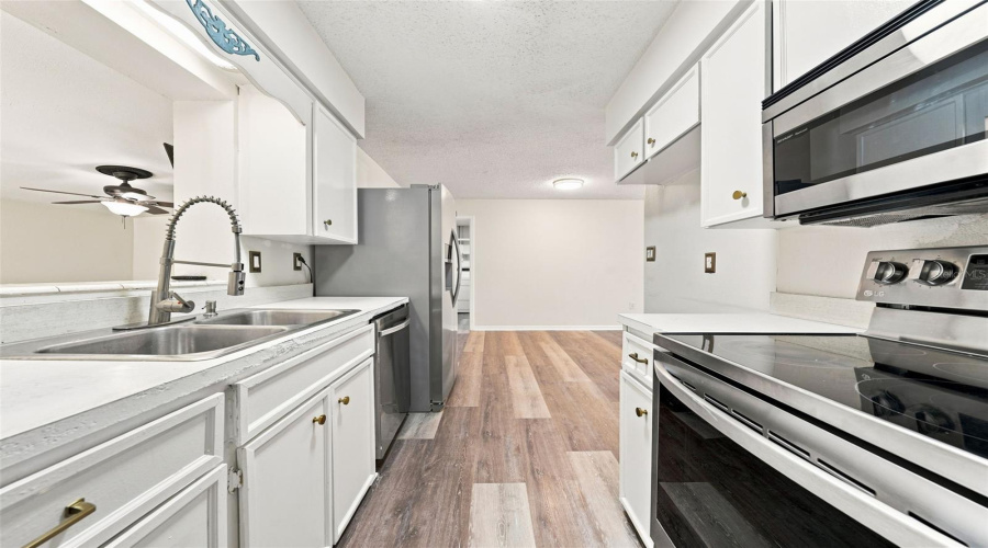 Eustis, Florida 32726, 4 Bedroom Bedrooms, ,2 Bathroombathrooms,Residential,For Sale,Garden,0,Mfro6427661