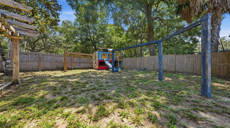Eustis, Florida 32726, 4 Bedroom Bedrooms, ,2 Bathroombathrooms,Residential,For Sale,Garden,0,Mfro6427661