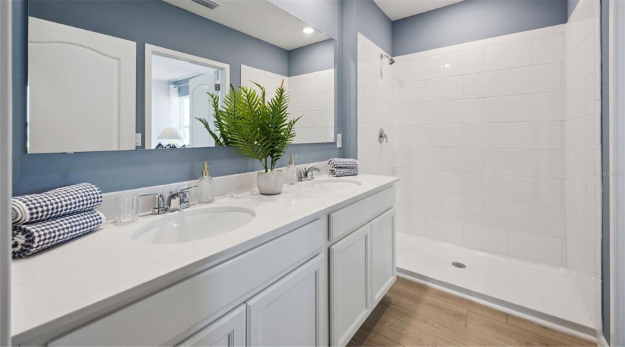 Ocoee, Florida 34761, 4 Bedroom Bedrooms, ,2 Bathroombathrooms,Residential,For Sale,Spineywood,0,Mfro6420102