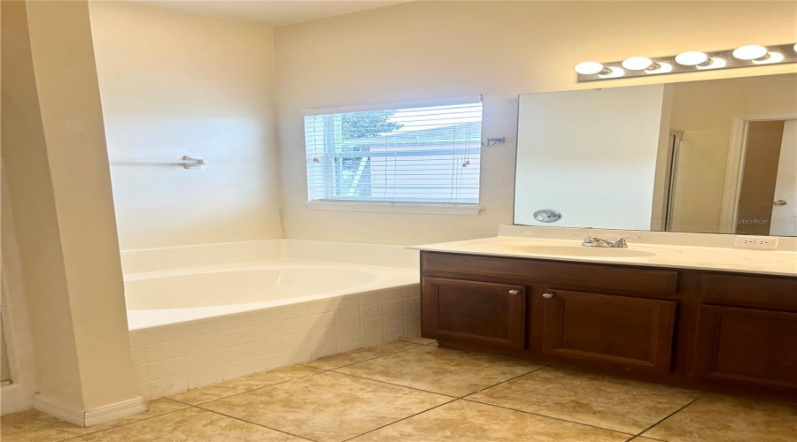 Kissimmee, Florida 34744, 3 Bedroom Bedrooms, ,2 Bathroombathrooms,Residential,For Sale,Wood Thrush,0,Mfro6431942