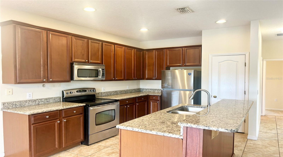 Kissimmee, Florida 34744, 3 Bedroom Bedrooms, ,2 Bathroombathrooms,Residential,For Sale,Wood Thrush,0,Mfro6431942