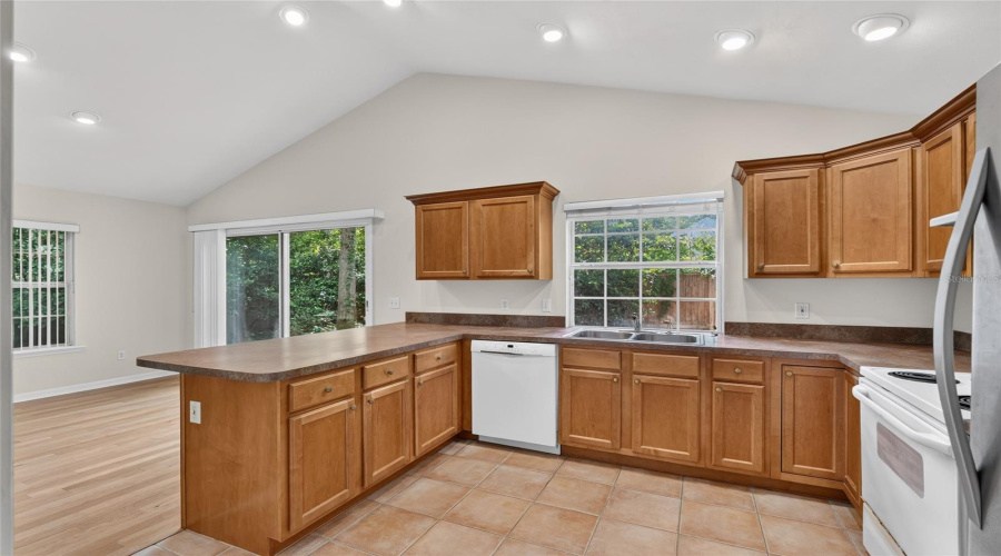 Gainesville, Florida 32608, 3 Bedroom Bedrooms, ,2 Bathroombathrooms,Residential,For Sale,31St,0,Mfrgc541144