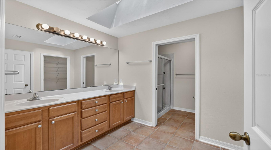 Primary Bath With Dual Sinks