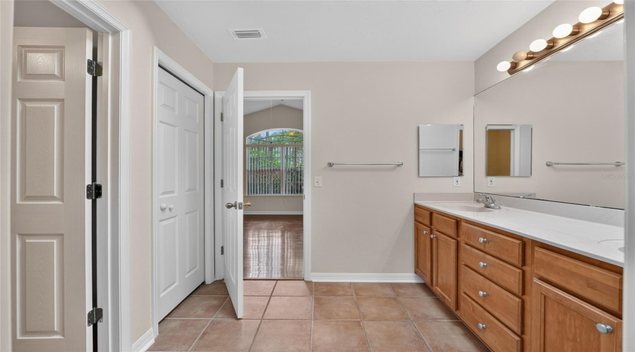 Gainesville, Florida 32608, 3 Bedroom Bedrooms, ,2 Bathroombathrooms,Residential,For Sale,31St,0,Mfrgc541144