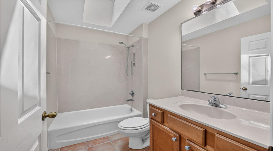 Hall Bath Between Guest Room 1 And Guest Room 2