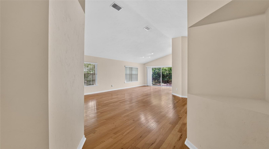 Gainesville, Florida 32608, 3 Bedroom Bedrooms, ,2 Bathroombathrooms,Residential,For Sale,31St,0,Mfrgc541144