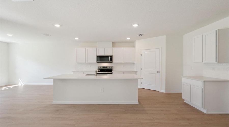 Daytona Beach, Florida 32124, 4 Bedroom Bedrooms, ,3 Bathroombathrooms,Residential,For Sale,Morfontaine,0,Mfro6421141