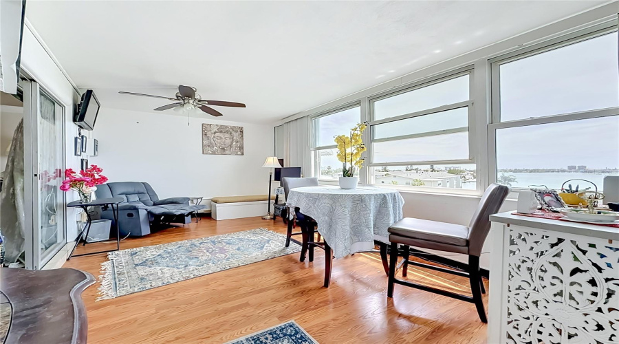 South Pasadena, Florida 33707, 2 Bedroom Bedrooms, ,1 Bathroombathrooms,Residential,For Sale,Shore,0,Mfrw7888346