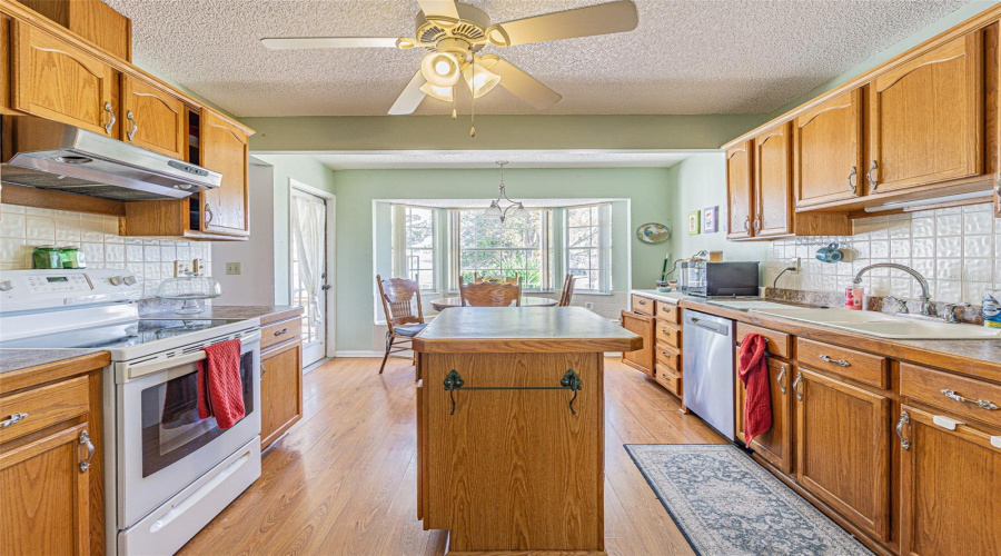 Spring Hill, Florida 34609, 3 Bedroom Bedrooms, ,2 Bathroombathrooms,Residential,For Sale,Schalekamp,0,Mfrtb8474336