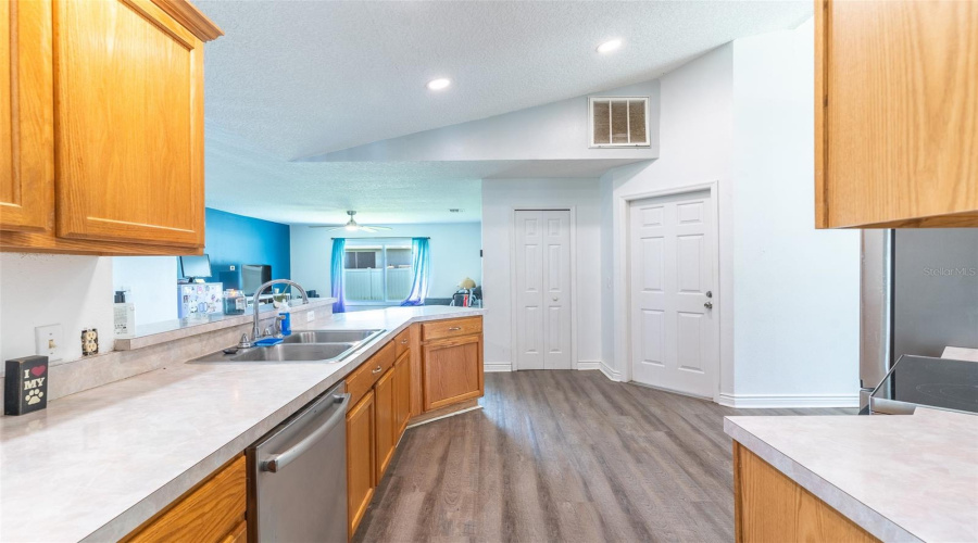 Kissimmee, Florida 34746, 4 Bedroom Bedrooms, ,2 Bathroombathrooms,Residential,For Sale,Shortleaf,0,Mfrl4961677