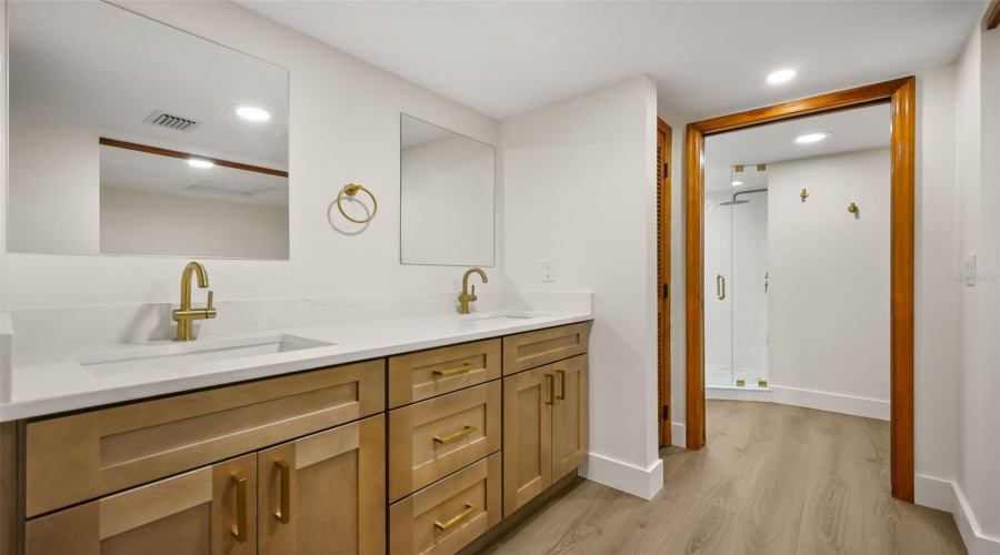 Primary En-Suite Bathroom