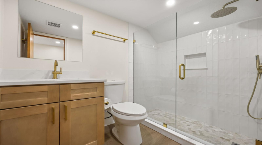 2Nd Floor Full Bathroom