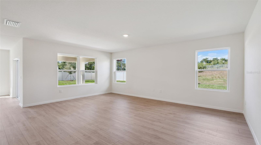 Daytona Beach, Florida 32124, 5 Bedroom Bedrooms, ,3 Bathroombathrooms,Residential,For Sale,Morfontaine,0,Mfro6411289