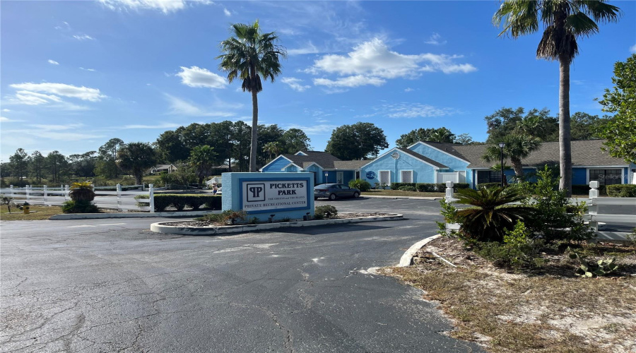 Weeki Wachee, Florida 34613, 2 Bedroom Bedrooms, ,2 Bathroombathrooms,Residential,For Sale,Nakoma,0,Mfrw7888879