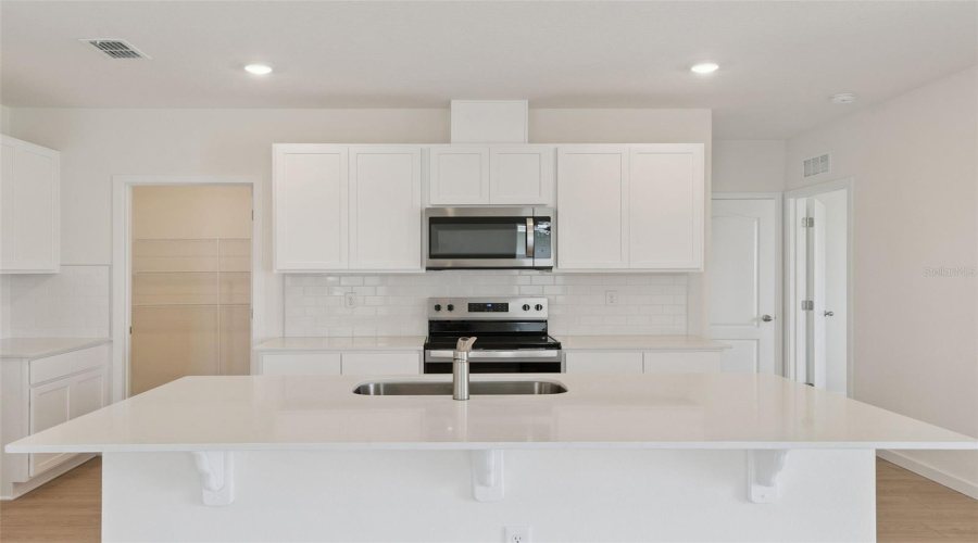 Ocoee, Florida 34761, 5 Bedroom Bedrooms, ,3 Bathroombathrooms,Residential,For Sale,Spineywood,0,Mfro6423888