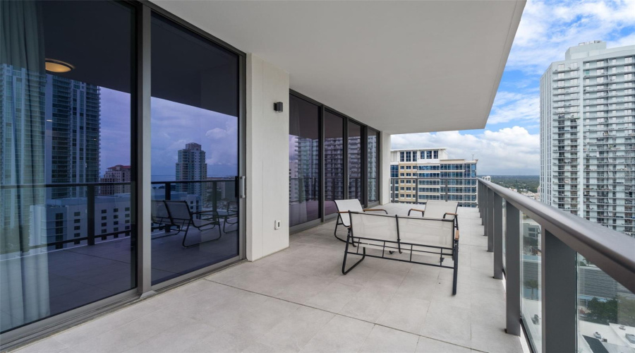 10'X38' Balcony