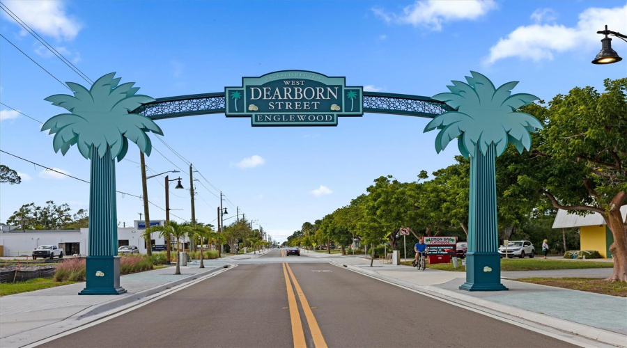 Less Than 2 Miles To Downtown Historic Dearborn
