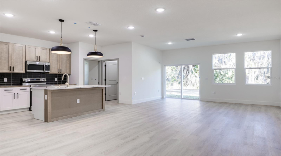 Deltona, Florida 32738, 3 Bedroom Bedrooms, ,3 Bathroombathrooms,Residential,For Sale,Hibiscus,0,Mfro6371509