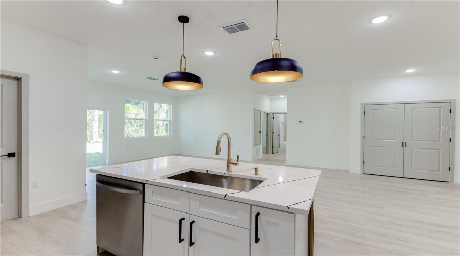 Deltona, Florida 32738, 3 Bedroom Bedrooms, ,3 Bathroombathrooms,Residential,For Sale,Hibiscus,0,Mfro6371509